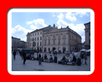 La piazza 7
